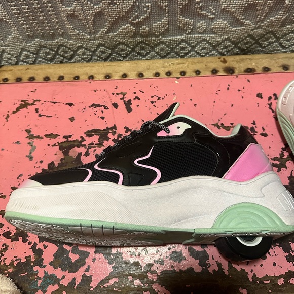 Heelys Women's Black and Pink Sneakers Sz 11 - Picture 4 of 8